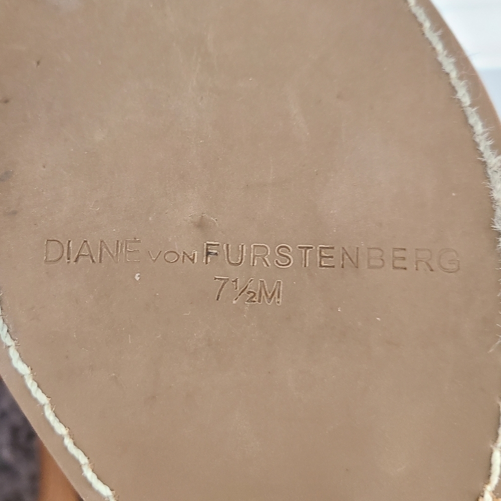 Diane Von Furstenberg Wooden Wedge - Picture 11 of 12